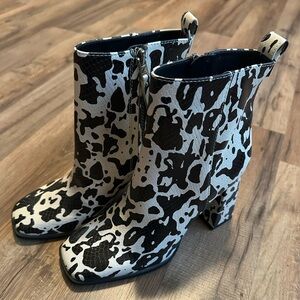 Circus by Sam Edelman Pascha Boots Size 6 Black & White Animal Print Chunky Heel
